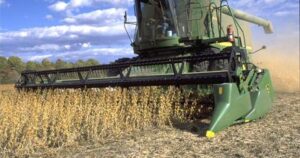 Chinas Port Investments Shift Soybean Trade from US to Latin - USA Works China’s Shift Away from U.S. Soybeans Deepens with Latin America Investments - English Version